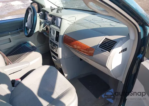 2009 Chrysler Town & Country Lx from USA, damaged, VIN 2A8HR44E49R596960